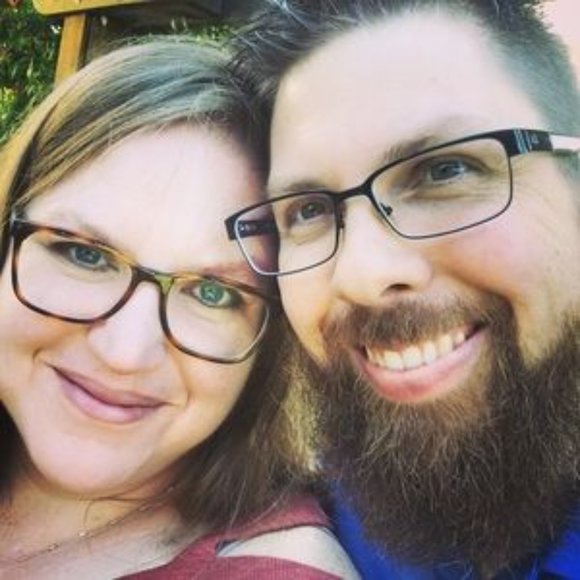 Meet your Poshers, Joanne & Sean - Picture 4 of 4